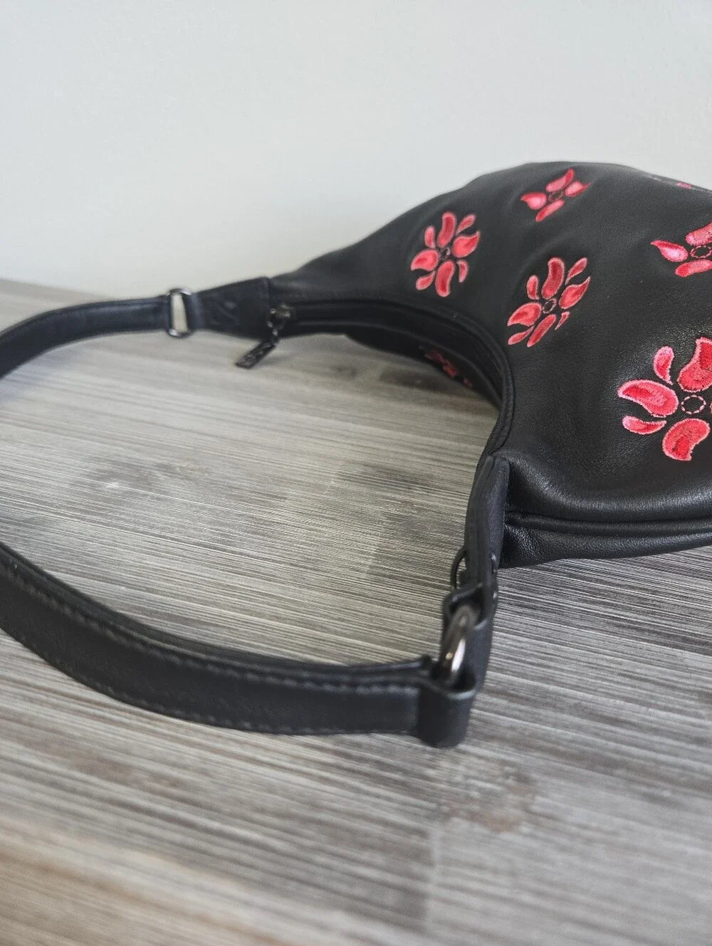 MAXX New York Black Genuine Leather Floral Embroidered Shoulder Bag Y2K Hobo Pur